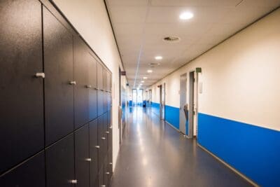 Kleedkamers en douches